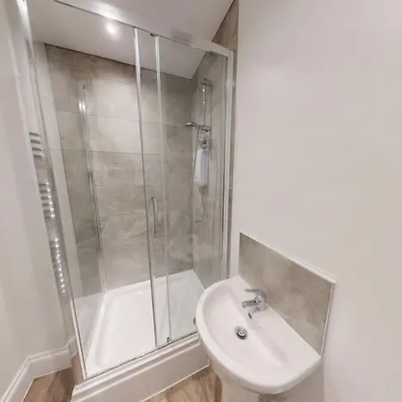 Queens Road Six Bedroom Flat Bristol