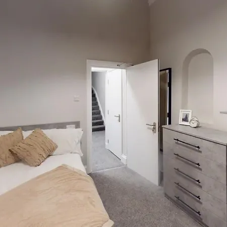 Queens Road Six Bedroom Flat