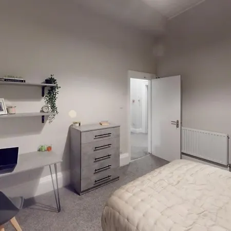 דירה Queens Road Six Bedroom Flat *