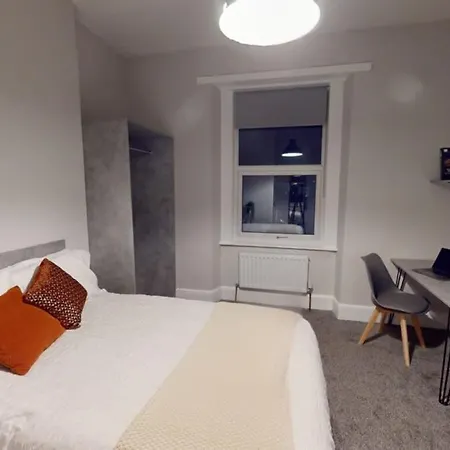 Queens Road Six Bedroom Flat *