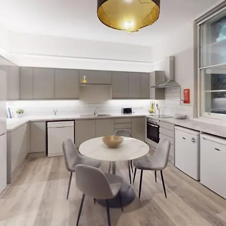 Queens Road Six Bedroom Flat